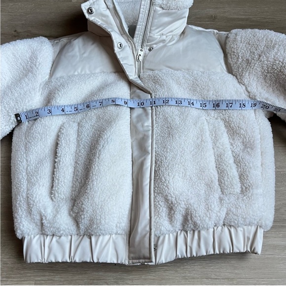 Abercrombie & Fitch | The A&F Ultra Collection | Cream Sherpa Jacket size small - Picture 10 of 14